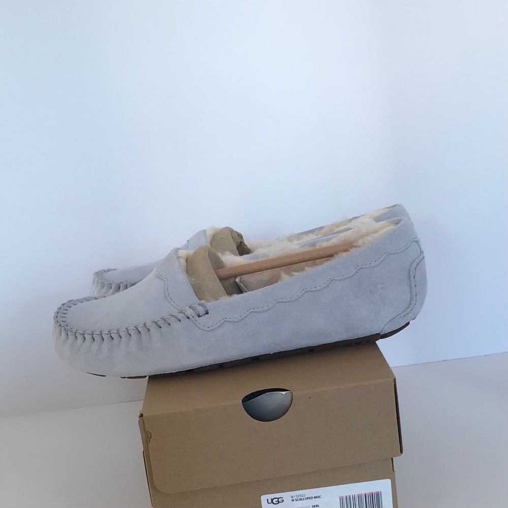 UGG Scalloped Moc - Picture 2 of 7